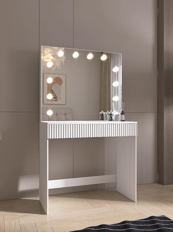 Biały profil 3.jpeg